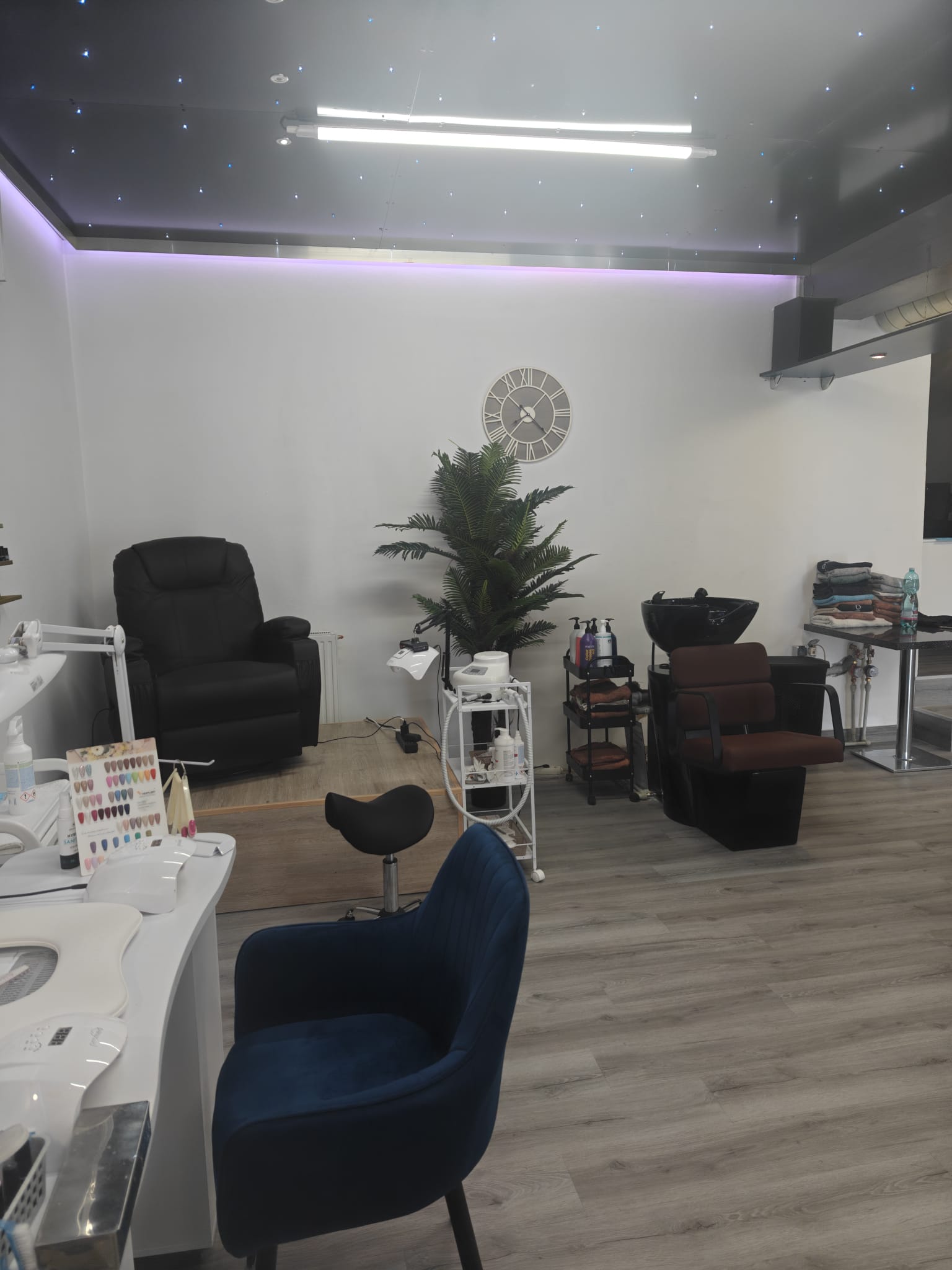 Manikúrový pult Beauty Salon Marina